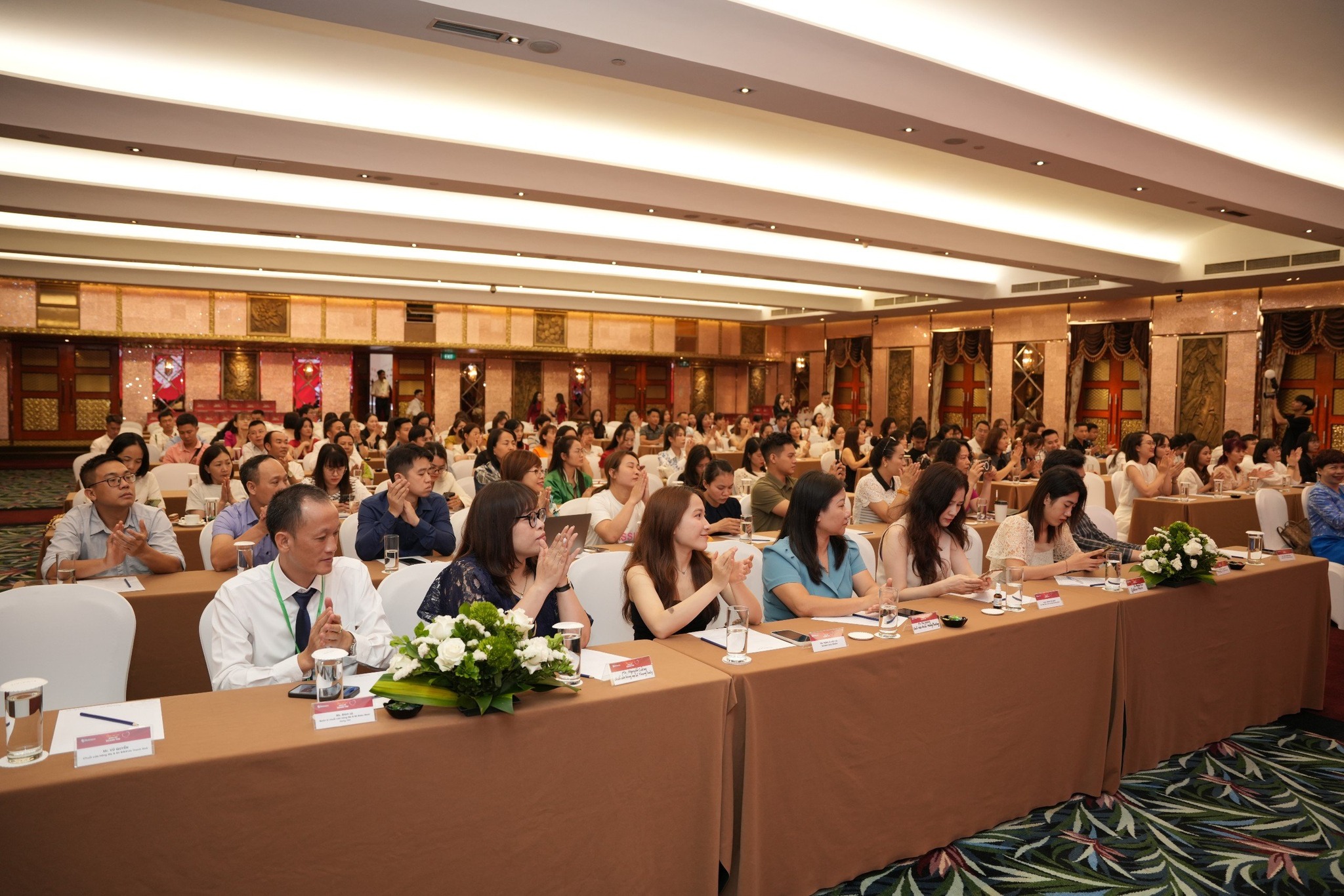 Tri Khang Pharma successfully organized the event "Touching emotions - Exploding revenue"