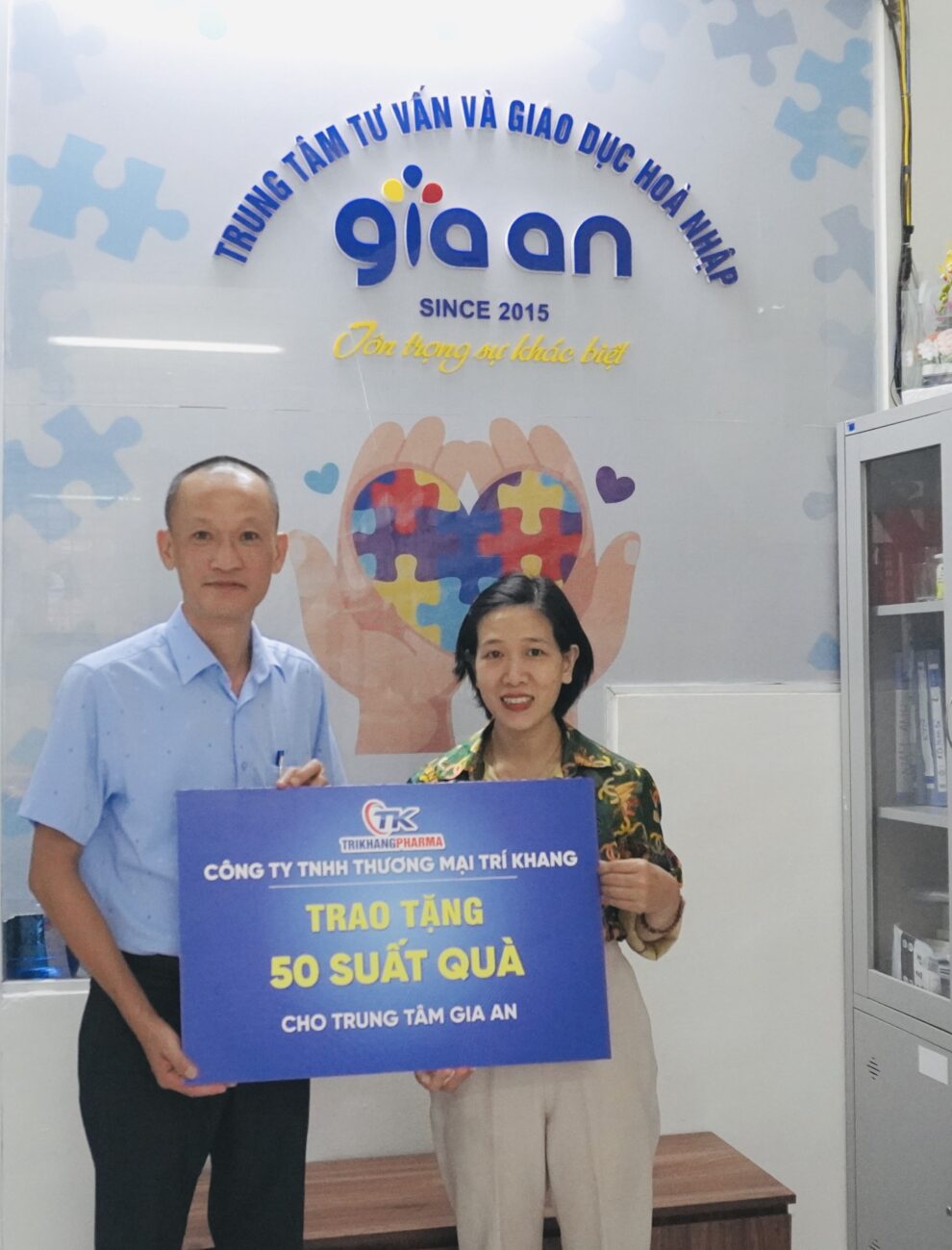 Trí Khang Pharma tặng 3000 suất quà tới các trẻ em đặc biệt nhân dịp trung thu